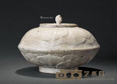 清代 龙泉哥窑莲盘覆盖碗捧盒 直径17.5cm；高11.8cm