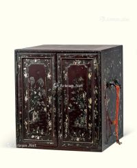 清康熙（1662-1722年） 褐漆嵌螺钿花卉纹多宝箱