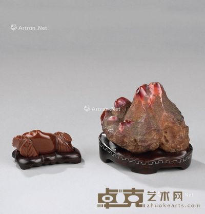清代(1644-1911年) 玛瑙随形摆件 金星石雕寿桃摆件 (二件一组) 尺寸不一