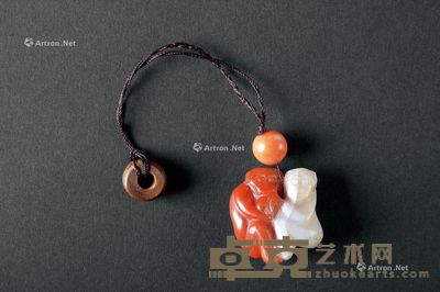 清代（1644-1911年） 南红玛瑙巧雕双猴挂件 高2.9cm