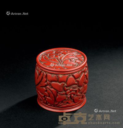 明代（1368-1644年） 剔红花卉纹香盒 直径6.3cm；高6cm