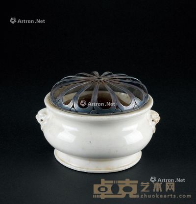 清代(1644-1911年) 德化窑双狮耳香炉 宽13.6cm;高6.7cm