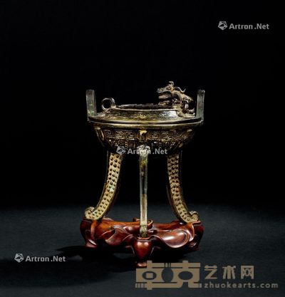 明代(1368-1644年) 铜螭龙纹冲天耳三足香炉 高14.5cm