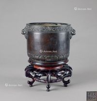 明宣德（1426-1435年） 铜缠枝莲纹双狮耳香炉