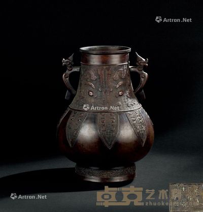 清代(1644-1911年) 铜饕餮纹双兽耳瓶 高33.3cm