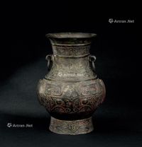 明代（1368-1644年） 铜饕餮纹双环耳瓶