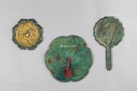 宋代（960-1279年） 铜六瓣镜 铜执镜 鎏金四凤花卉纹铜镜 （三件一组）