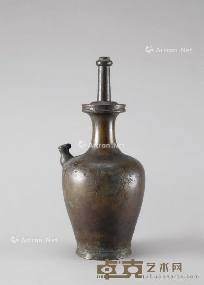 唐代（618-907年） 铜刻飞天瑞兽纹 菩提树纹净瓶 高31.7cm