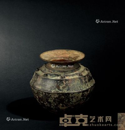 周代（约B.C.1100-256年） 青铜鼓钉纹罐 高21.8cm