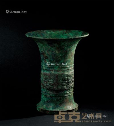 西周（约B.C.1100-771年） 青铜饕餮纹尊 直径21.5cm；高26.5cm