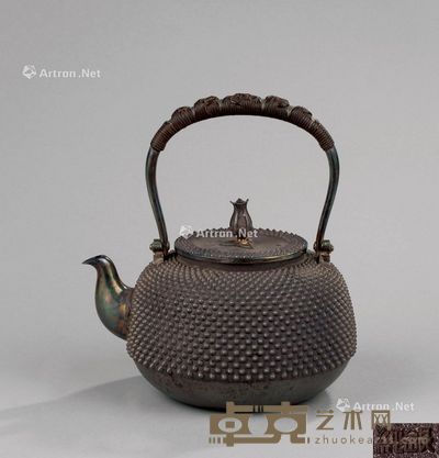 乳钉纹银壶 宽16.5cm；高18.5cm；重571g