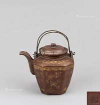 清早期（1644-1775年） 泥绘花卉诗文铜提梁紫砂壶