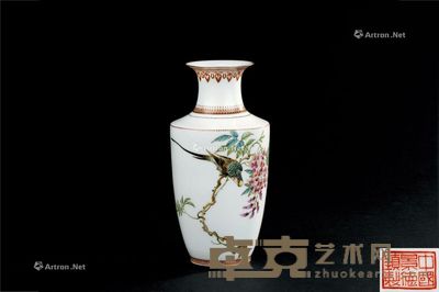 薄胎粉彩鹦鹉花卉纹瓶 高15.8cm