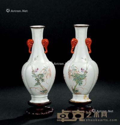 清代（1644-1911年） 粉彩花鸟纹双象耳瓶  （一对） 高17.2cm