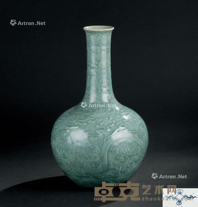 清乾隆（1736-1795年） 天青釉云龙纹赏瓶 高43.8cm