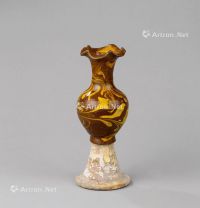 北宋（960-1127年） 绞胎琉璃釉荷叶口瓶