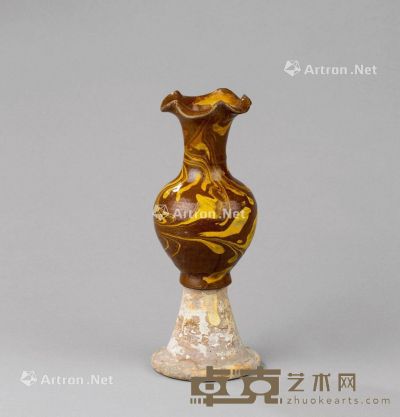 北宋（960-1127年） 绞胎琉璃釉荷叶口瓶 高18.5cm