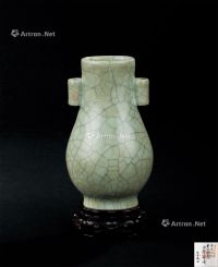 南宋（1127-1279年） 官窑贯耳瓶