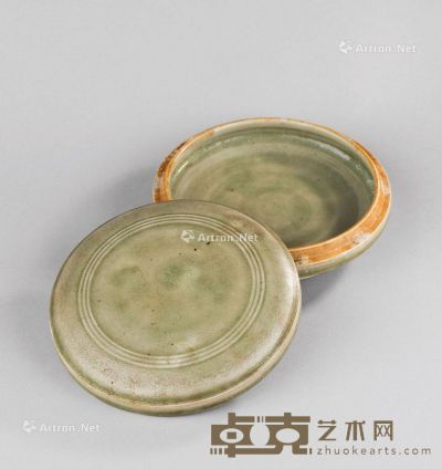 五代（907-960年） 越窑刻花卉纹香盒 直径13；高4.7cm