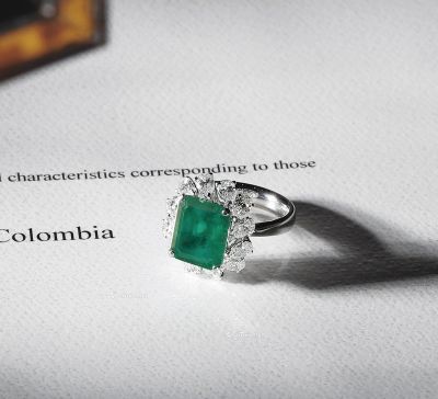 4.54克拉天然鲜绿哥伦比亚祖母绿配钻石戒指「极微注油」