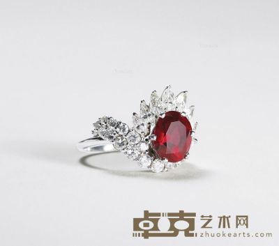 5.00克拉天然泰国红宝石配钻石戒指，1960年代。「未经加热处理」 --