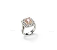淡粉棕色枕形钻石配粉色钻石及钻石戒指