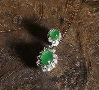天然缅甸鲜绿「翡翠」配钻石吊坠