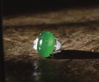 天然缅甸鲜绿「木那」翡翠配钻石戒指