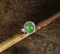 5.00克拉天然缅甸鲜绿「木那」翡翠配钻石戒指