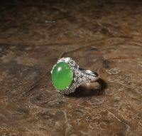 天然缅甸鲜绿「翡翠」配钻石戒指