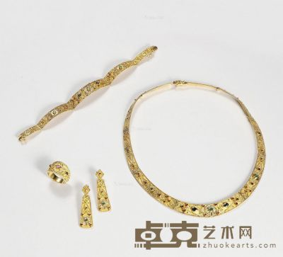 古董黄金配钻石及宝石耳环，手环，戒指及项链套装 --