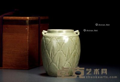 北宋 越窑蕉叶纹双系罐 高11.7cm；直径6.7cm