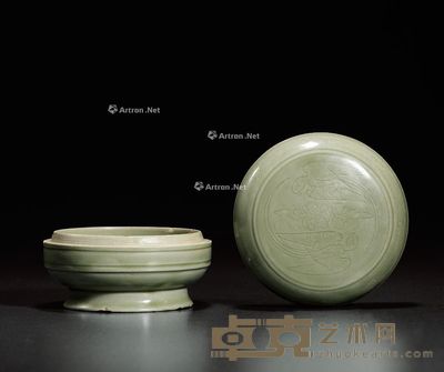 五代 越窑秘色鹦鹉纹粉盒 高7.4cm；直径10cm