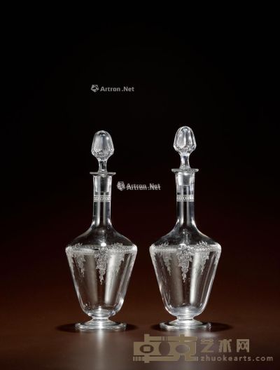 1930年制 圣路易水晶酒壶 （一对） 高34.5cm；宽12.3cm；底部直径8.6cm