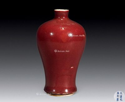 红釉梅瓶