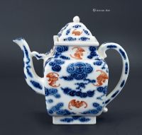 清晚期 青花矾红云蝠纹茶壶