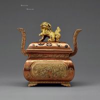 清中期 铜鎏金錾刻牡丹狮钮方形香薰