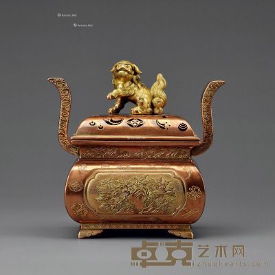 清中期 铜鎏金錾刻牡丹狮钮方形香薰 高18.5cm