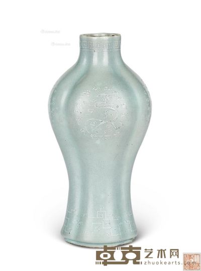 清乾隆 松石绿地堆白螭龙纹海棠瓶 高25cm