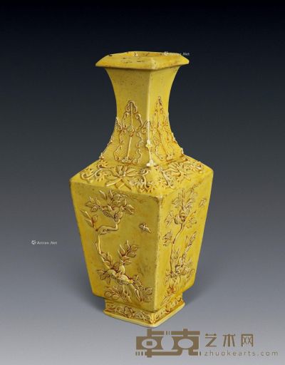 清晚期 黄釉堆雕花果纹四方瓶 高24.5cm；口径9.7cm