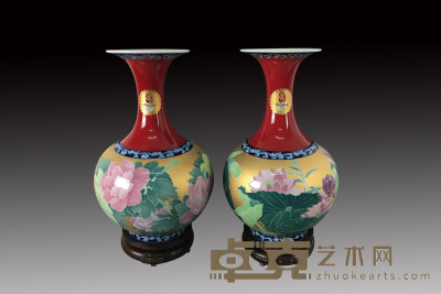 中国红瓷瓶 