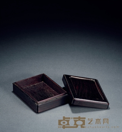 清·红木文具盒 高：4.3cm 长：13.5cm 宽：10.2cm