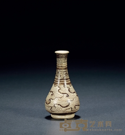 南宋·吉州窑海水纹胆瓶 高：8.8cm 通径：4.5cm