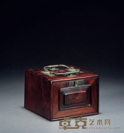 清·红木提盒 高：10.5cm 长：14.8cm 宽：13.6cm