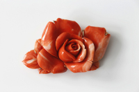 红珊瑚莫莫料玫瑰花形胸针