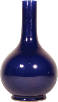 清.乾隆霁蓝釉胆瓶