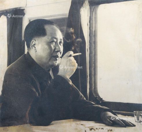 侯波 1954年 毛泽东在火车上