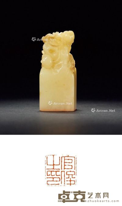 清 陈官俊自用寿山芙蓉石荷花纹方章 2.8×2.8×6.3cm