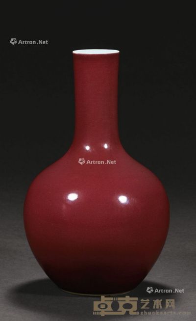 清乾隆 霁红釉天球瓶 高28.5cm