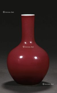 清乾隆 霁红釉天球瓶